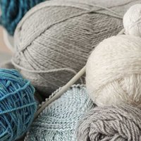 Crochet hook size conversions between US, English and metric sizing, with a reference list of crochet abbreviations.