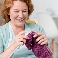 Baby booties with a T-strap front, worked in fine sport weight yarn with a D/3 (3.35mm) hook. Designed by Yvonne Healy.